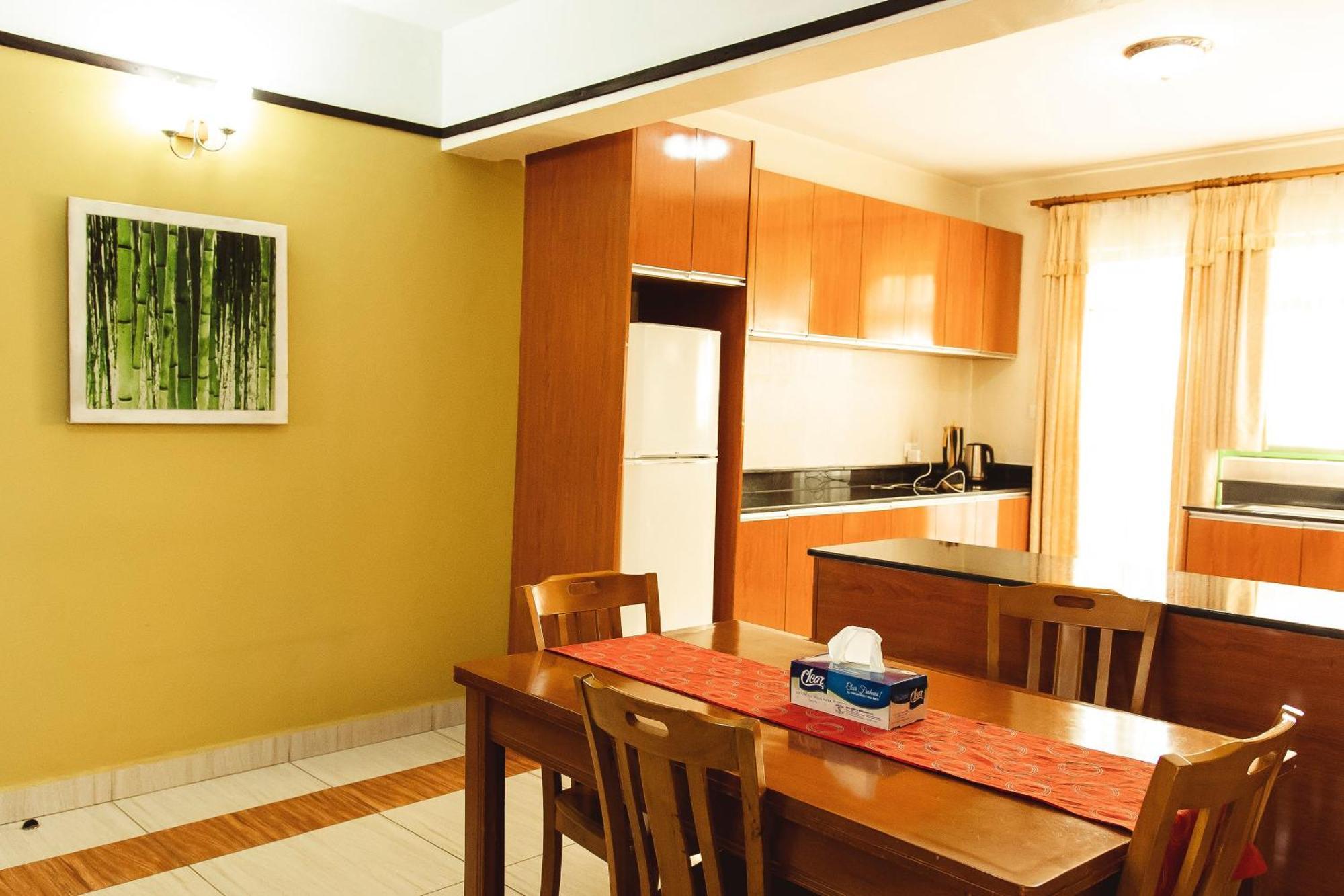 קיגאלי Highlands Suites Hotel And Apartments מראה חיצוני תמונה