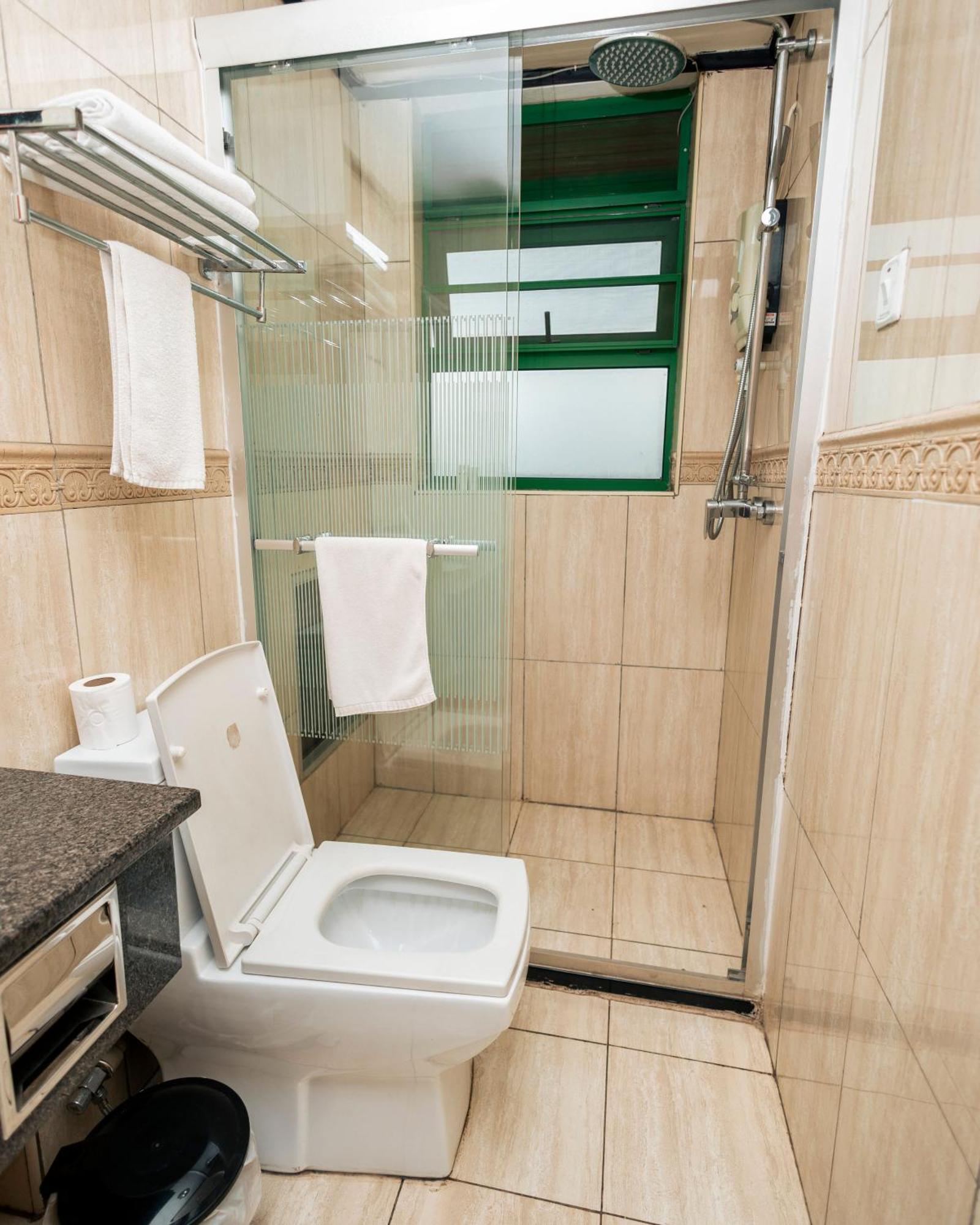 קיגאלי Highlands Suites Hotel And Apartments מראה חיצוני תמונה