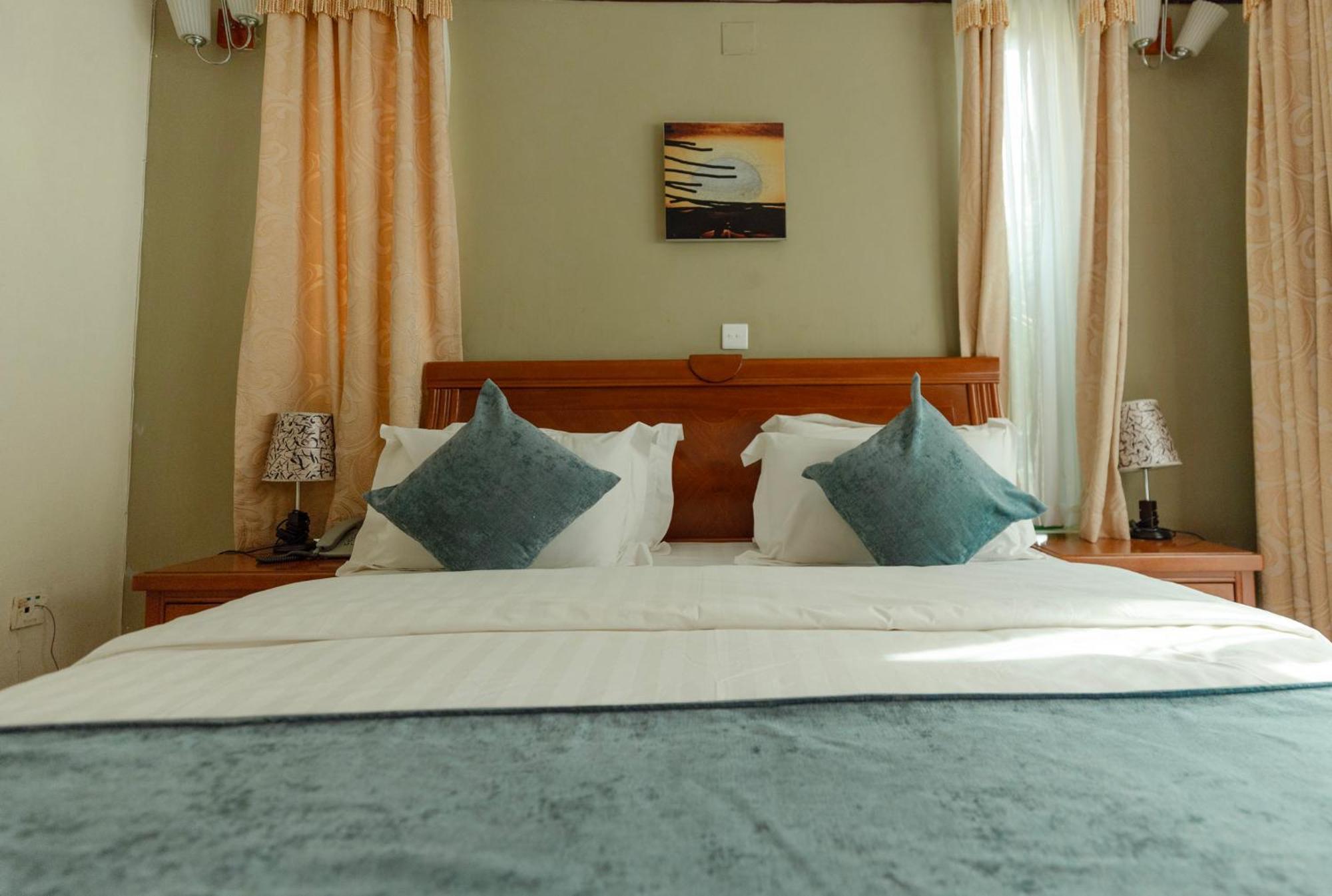 קיגאלי Highlands Suites Hotel And Apartments מראה חיצוני תמונה